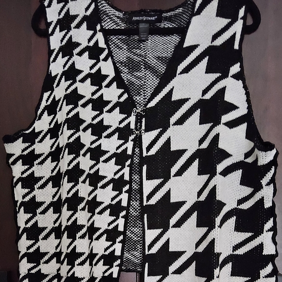 Ashley Stewart Black and White Houndstooth Vest - Picture 1 of 1